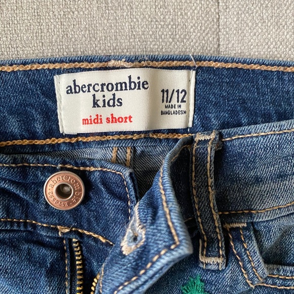 Abercrombie Girl Denim Short - Picture 3 of 4